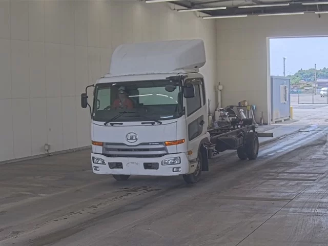 Nissan UD  с аукциона в Японии
