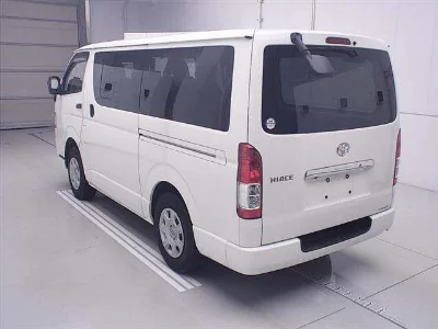 TOYOTA HIACE