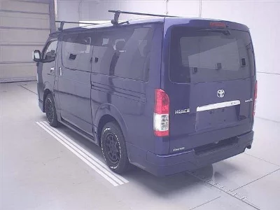 TOYOTA HIACE