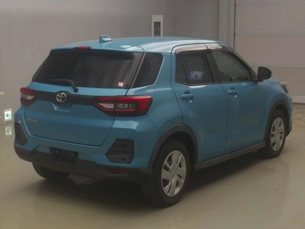 Toyota Raize  с аукциона в Японии