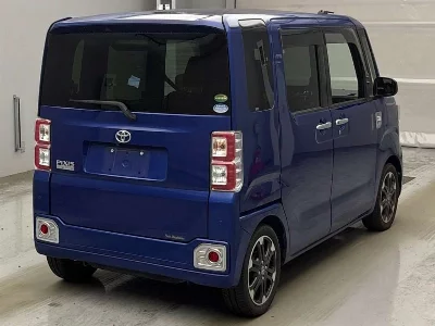 Toyota Pixis Mega