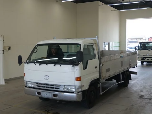 Toyota Dyna  с аукциона в Японии