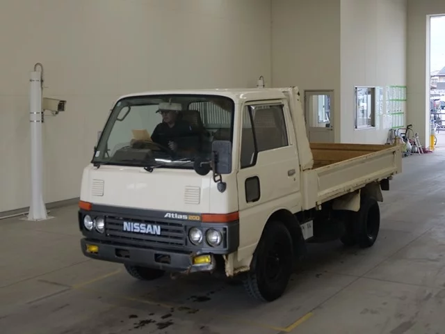 Nissan Atlas  с аукциона в Японии