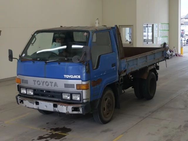 Toyota Dyna  с аукциона в Японии