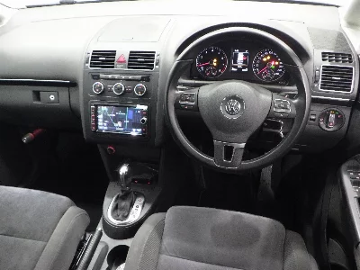 VOLKSWAGEN GOLF TOURAN