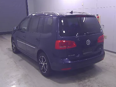 VOLKSWAGEN GOLF TOURAN