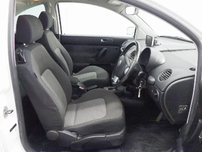 VOLKSWAGEN NEW BEETLE