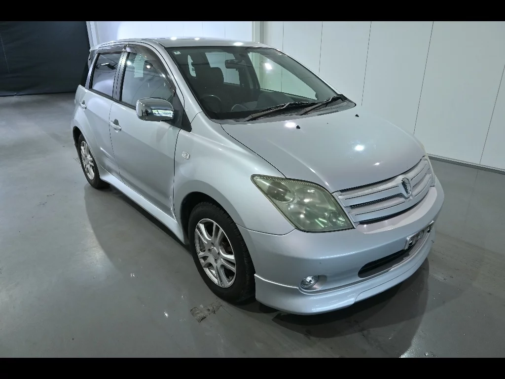 Toyota Ist  с аукциона в Японии