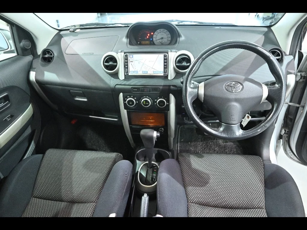 Toyota Ist  с аукциона в Японии