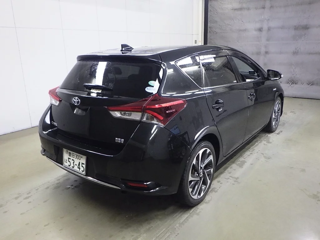 Toyota Auris  с аукциона в Японии