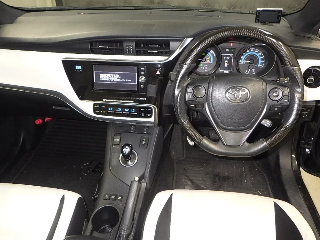 Toyota Auris  с аукциона в Японии