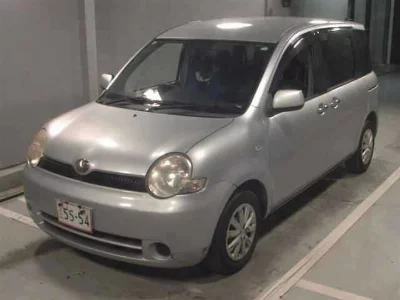 Toyota Sienta