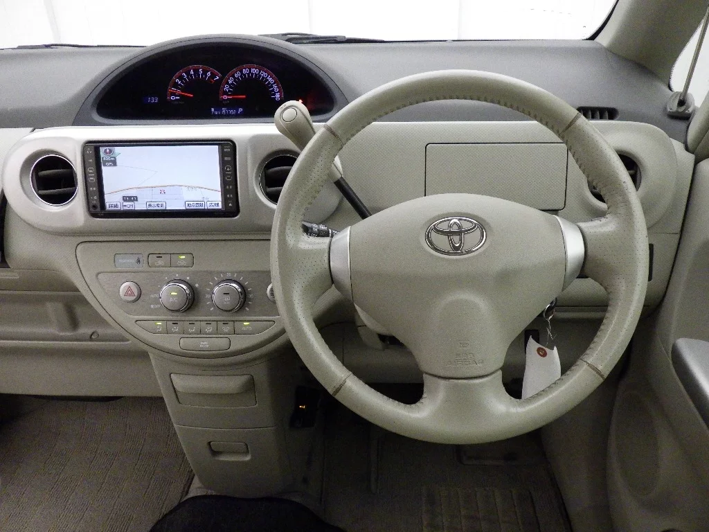 Toyota Porte  с аукциона в Японии