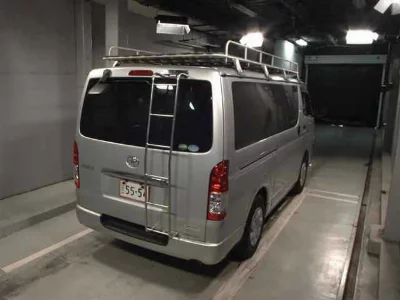 TOYOTA HIACE VAN