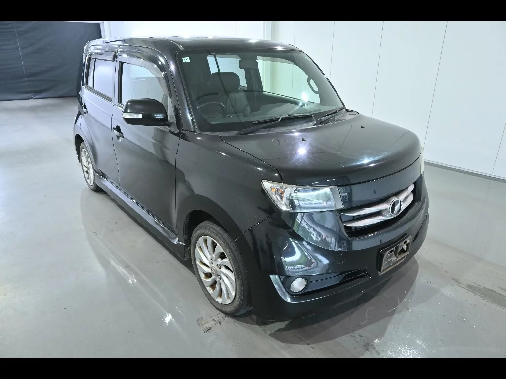 Toyota bB  с аукциона в Японии
