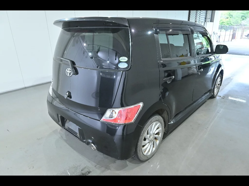 Toyota bB  с аукциона в Японии