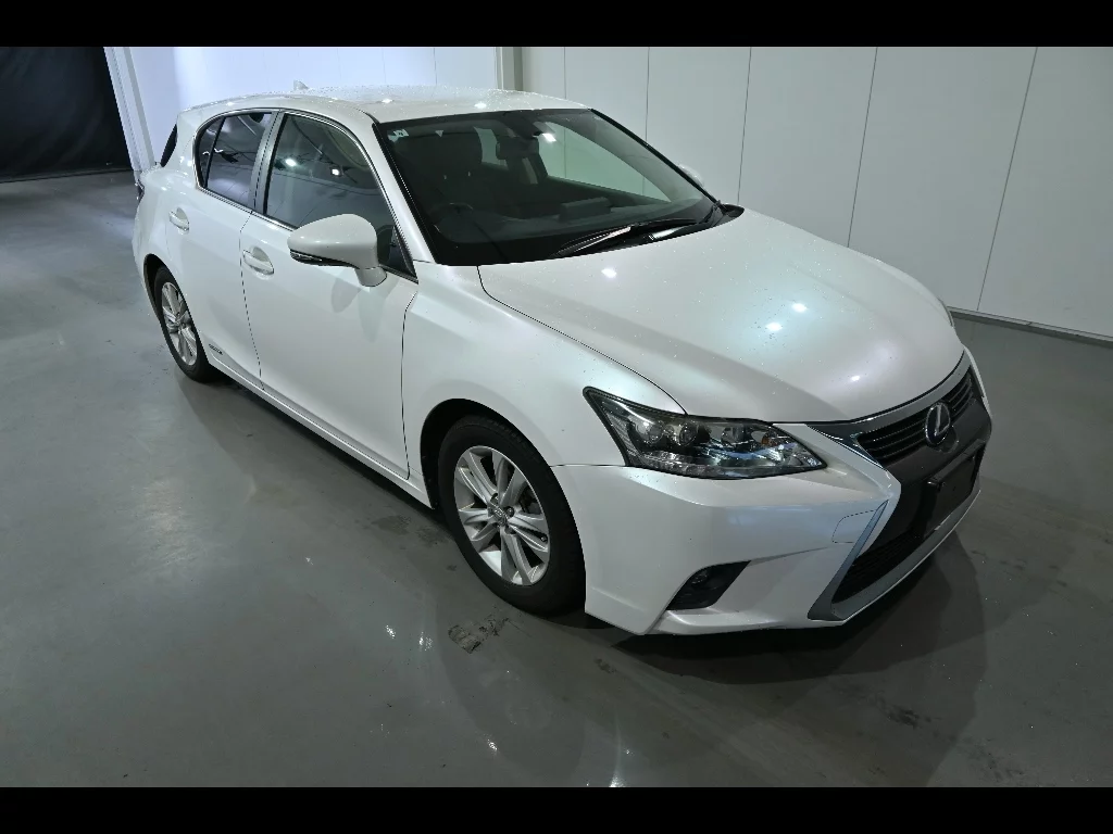 Lexus CT200h  с аукциона в Японии