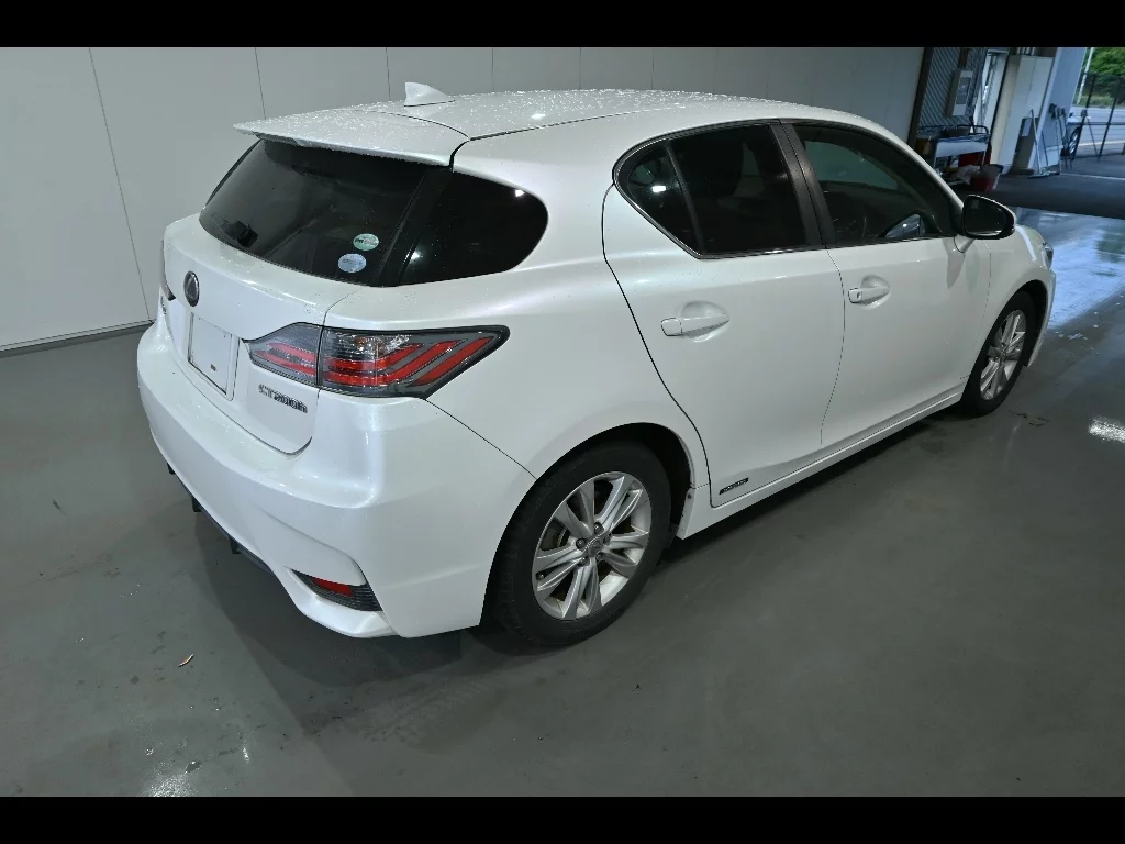 Lexus CT200h  с аукциона в Японии