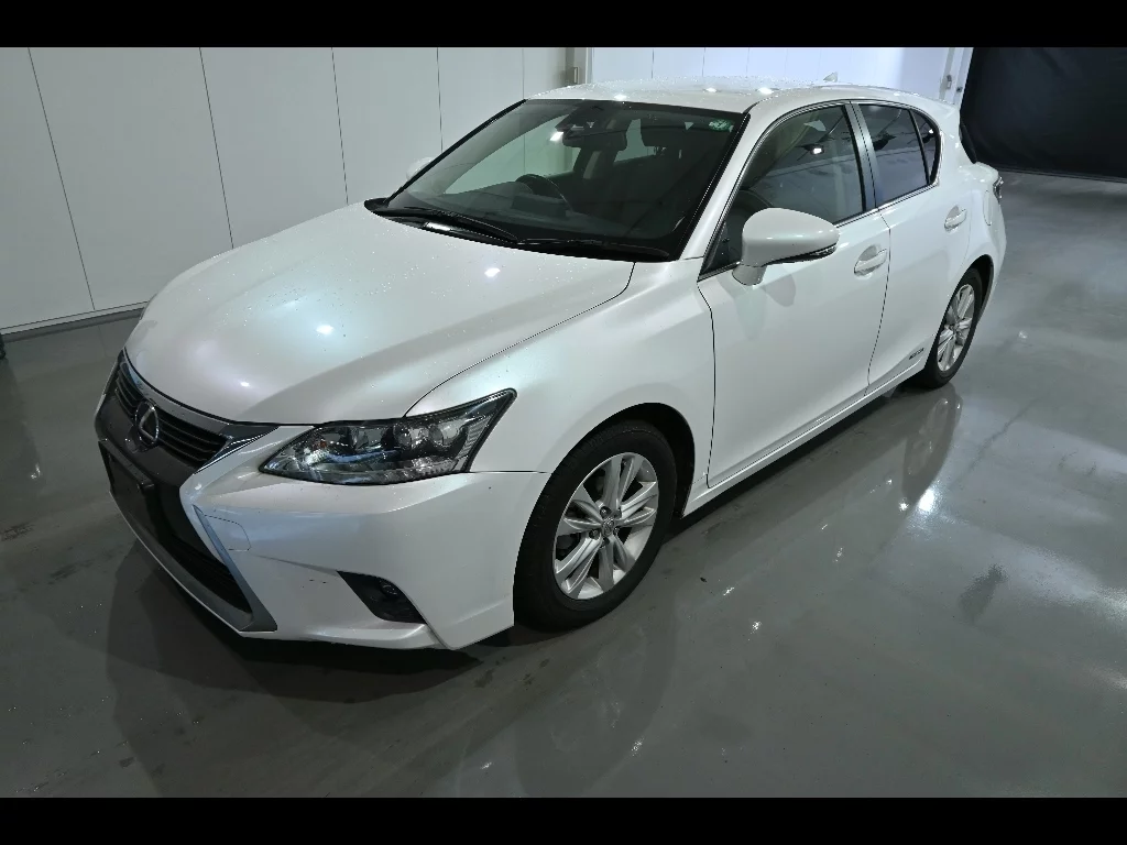 Lexus CT200h  с аукциона в Японии