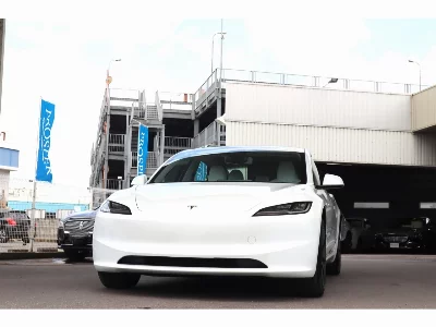 TESLA MODEL 3