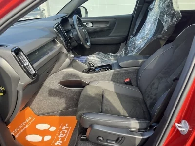 VOLVO C40