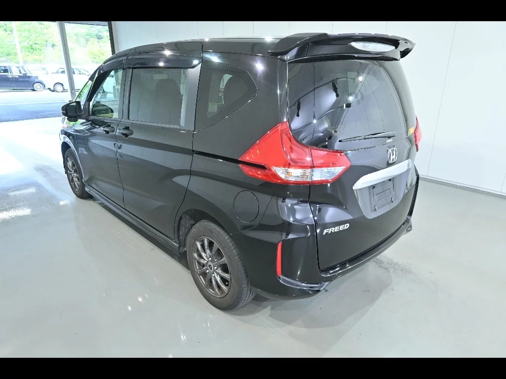 Honda Freed  с аукциона в Японии
