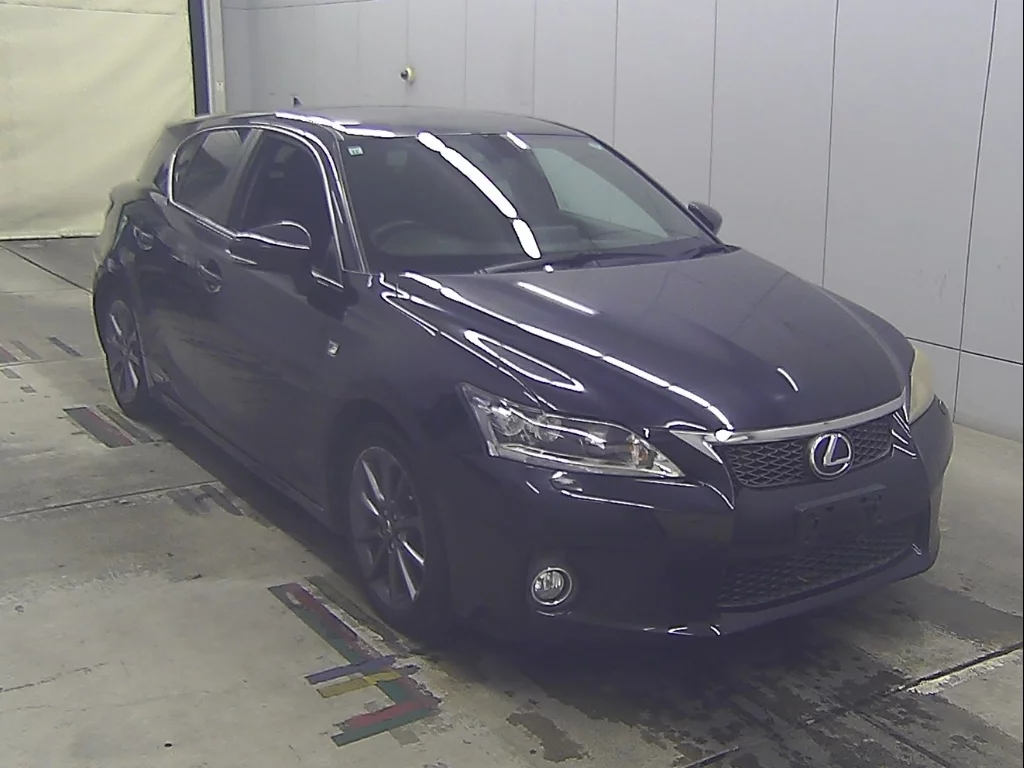 Lexus CT200h  с аукциона в Японии