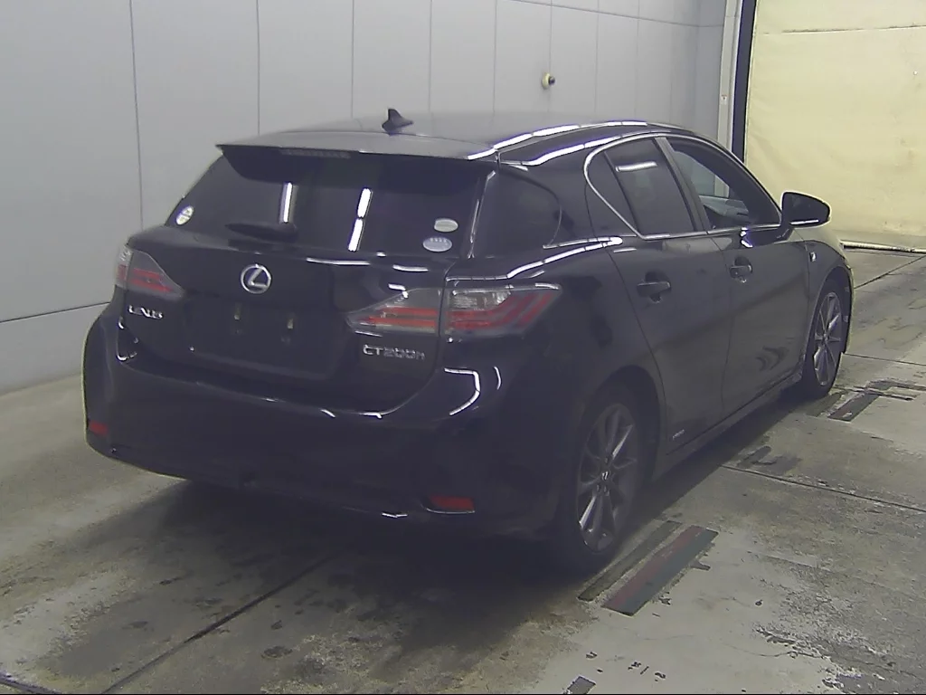 Lexus CT200h  с аукциона в Японии