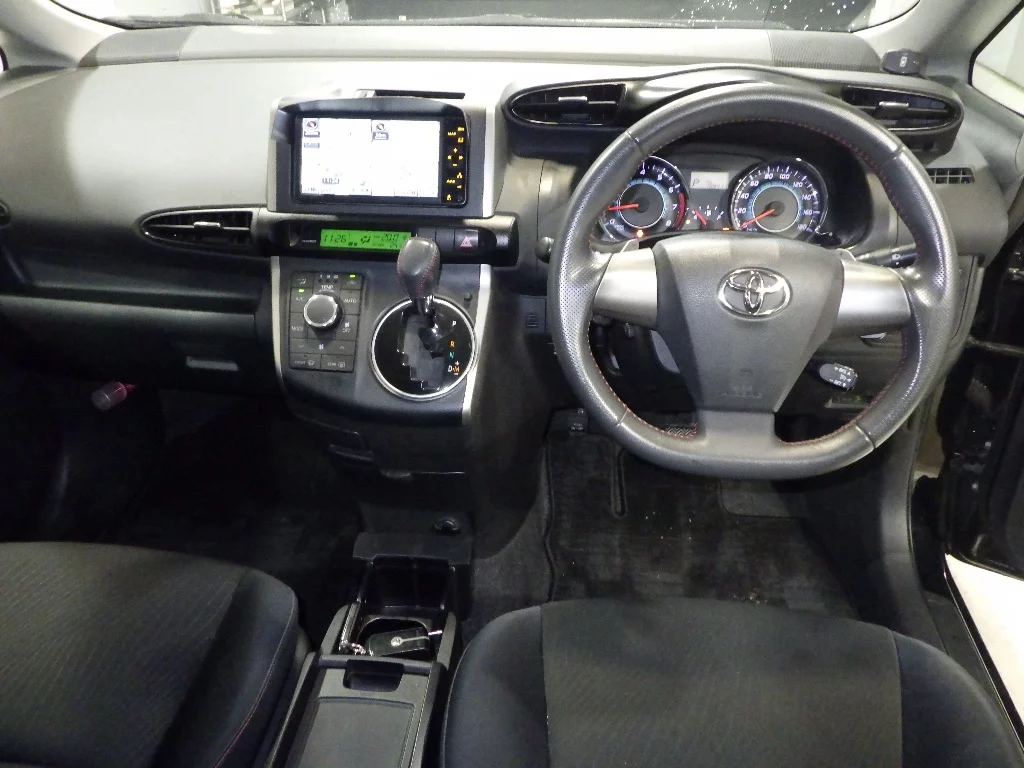 Toyota Wish  с аукциона в Японии