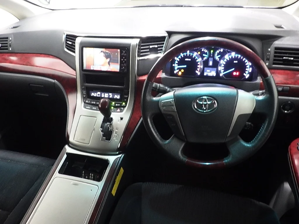Toyota Vellfire  с аукциона в Японии