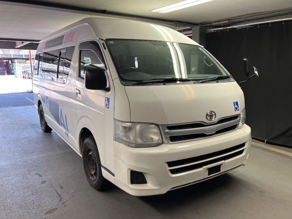 Toyota RegiusAce  с аукциона в Японии