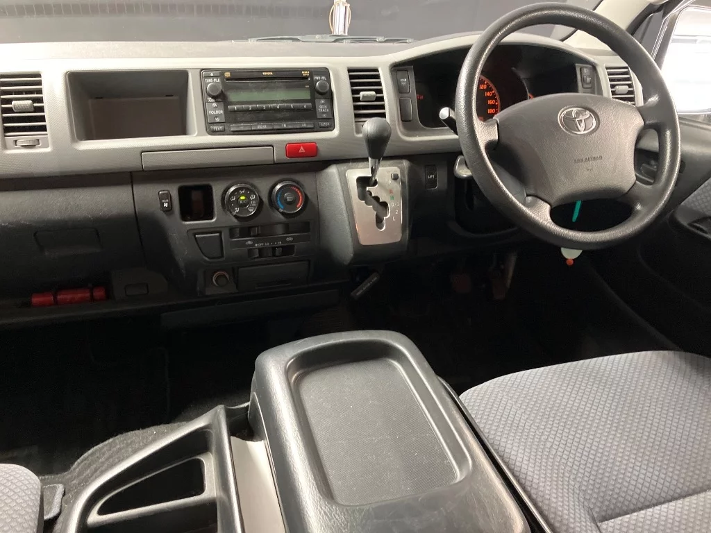 Toyota RegiusAce  с аукциона в Японии