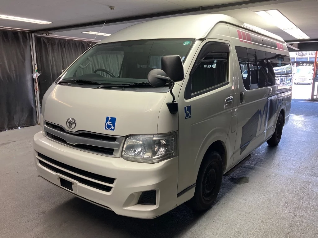 Toyota RegiusAce  с аукциона в Японии