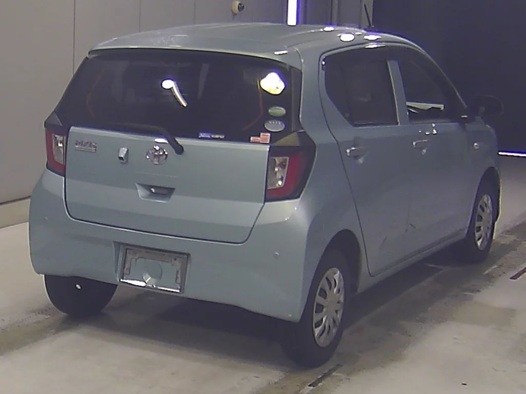 Toyota Pixis Epoch  с аукциона в Японии