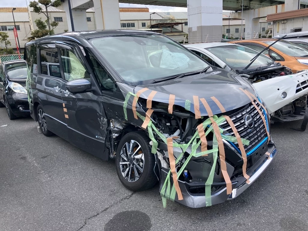 Nissan Serena  с аукциона в Японии
