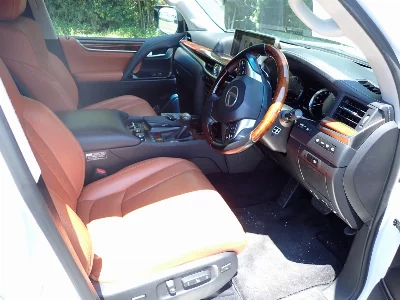 Lexus LX570