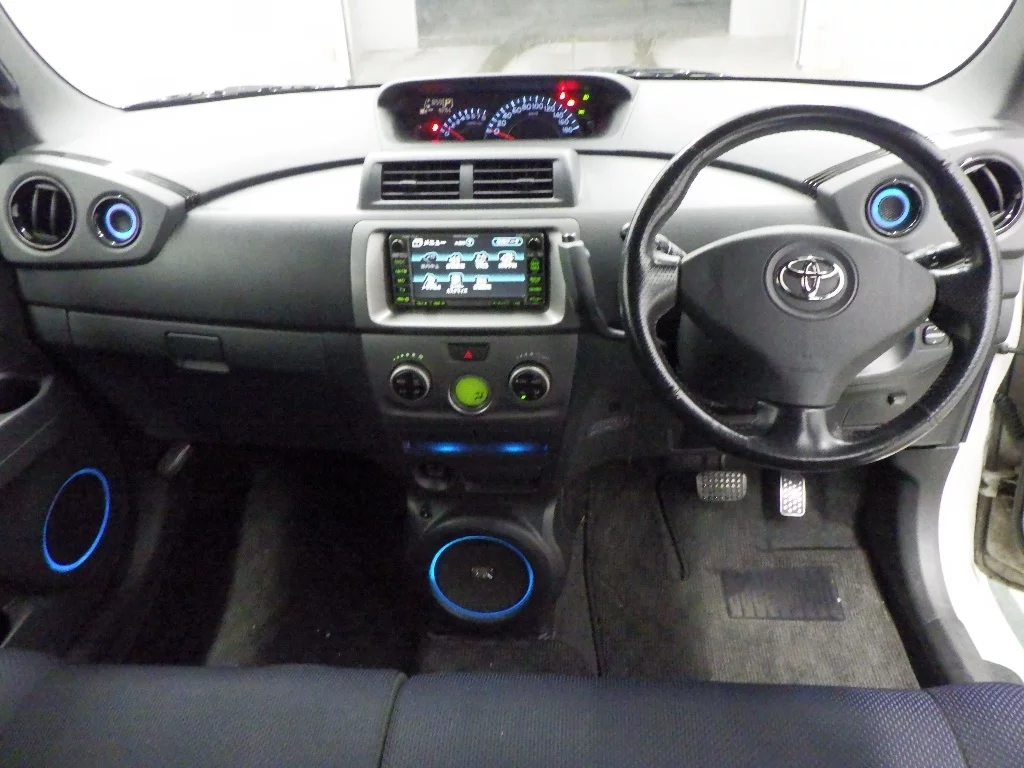 Toyota bB  с аукциона в Японии
