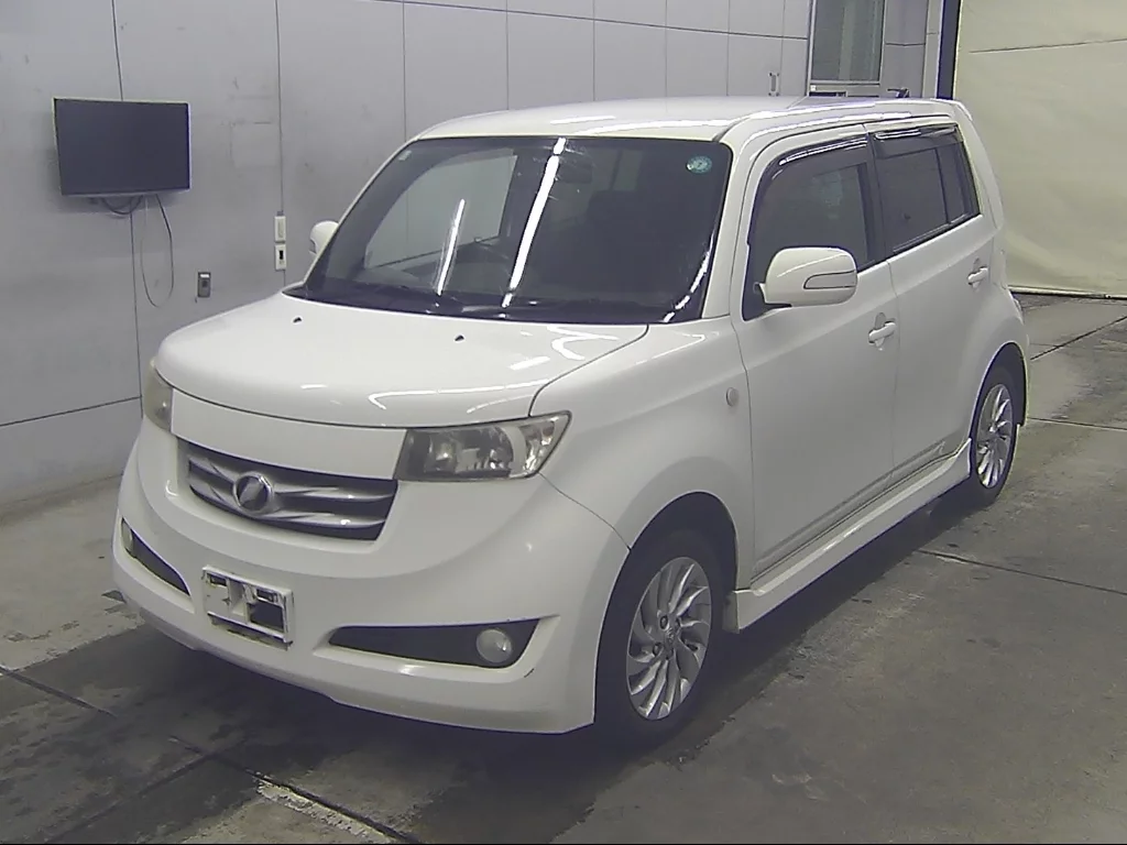 Toyota bB  с аукциона в Японии