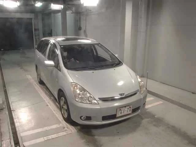 Toyota Wish  с аукциона в Японии
