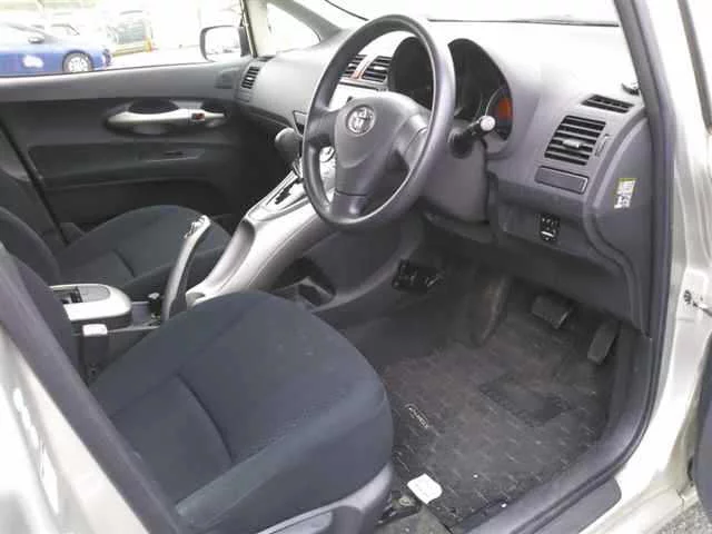 Toyota Auris  с аукциона в Японии