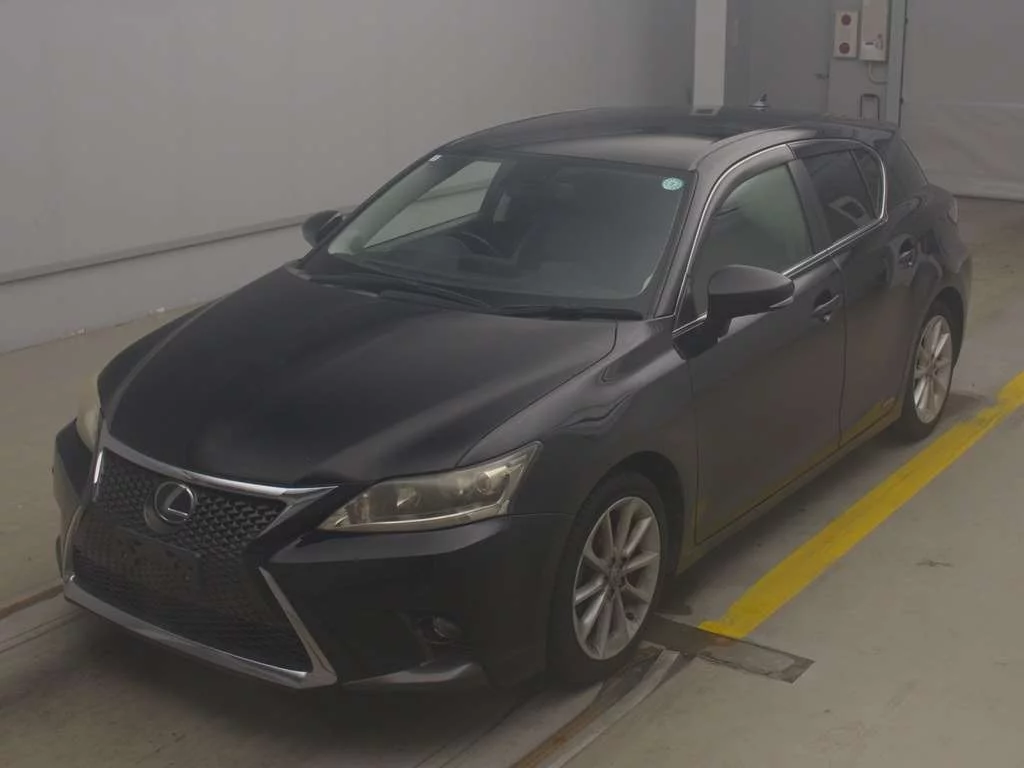 Lexus CT200h  с аукциона в Японии