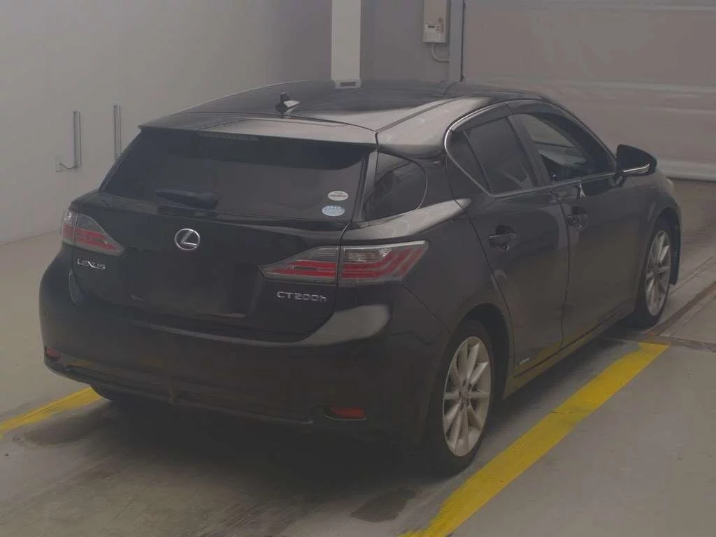 Lexus CT200h  с аукциона в Японии