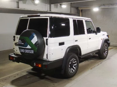 Toyota LAND CRUISER 70