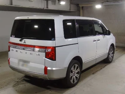 Mitsubishi Delica D:5
