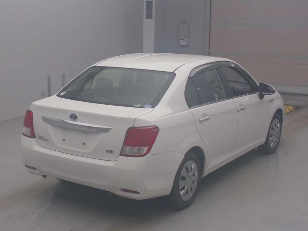 Toyota Corolla Axio  с аукциона в Японии