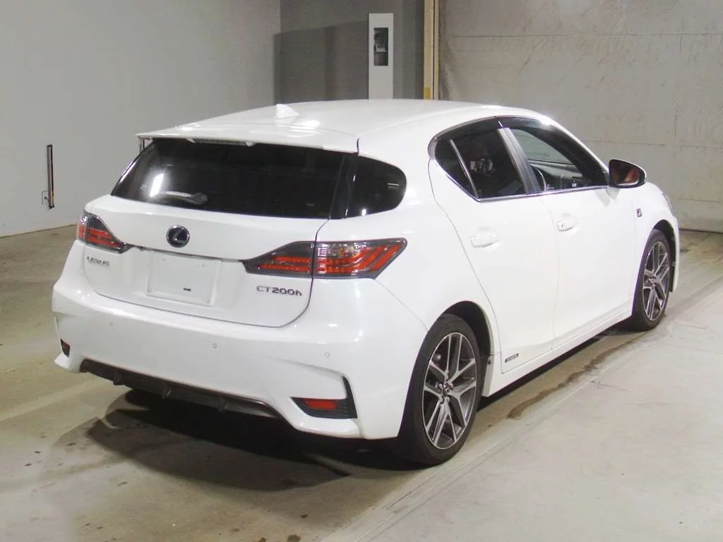 Lexus CT200h  с аукциона в Японии