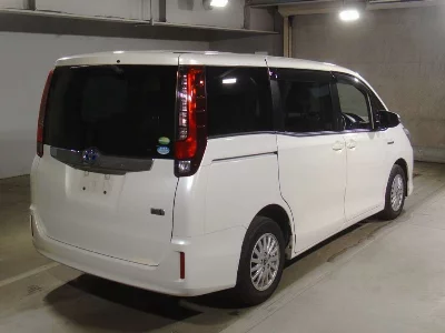 TOYOTA NOAH