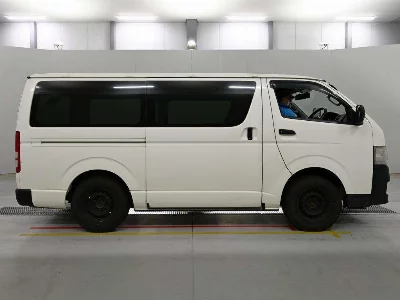 TOYOTA REGIUS VAN