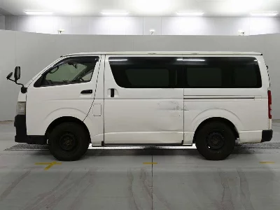 TOYOTA REGIUS VAN