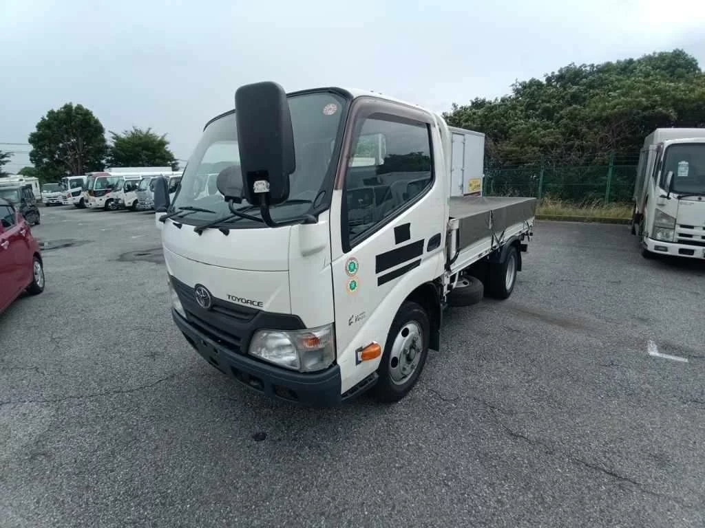 Toyota ToyoAce  с аукциона в Японии